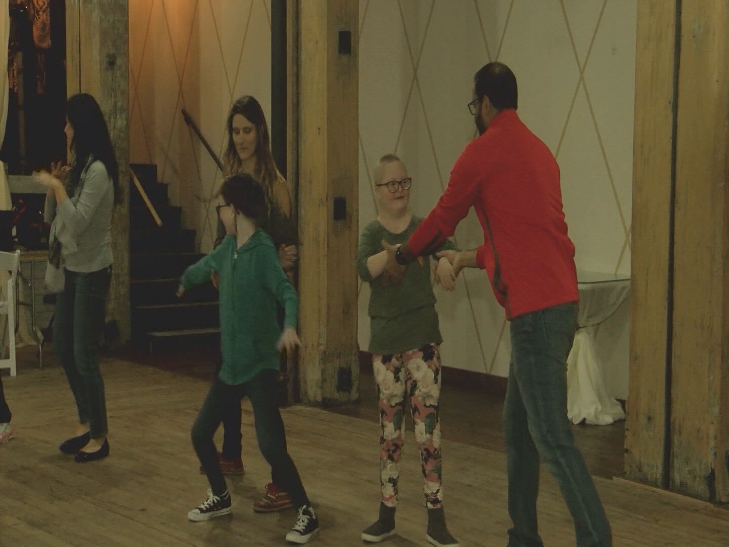 Cancer patients dance with doctors to raise money