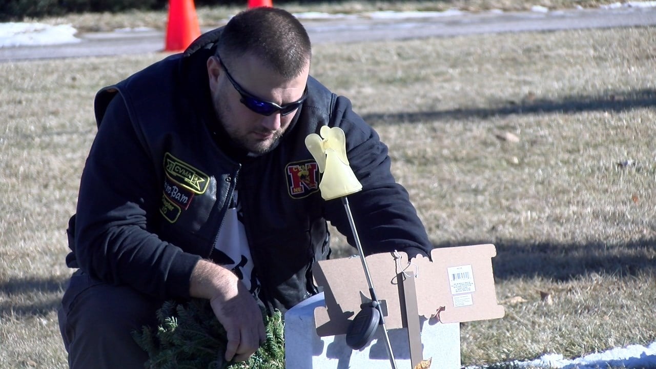 Hundreds of wreaths laid at Wyuka Cemetery to honor late veterans