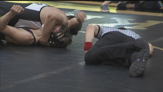Southeast wrestling beats Southwest in rivalry dual, 41-27